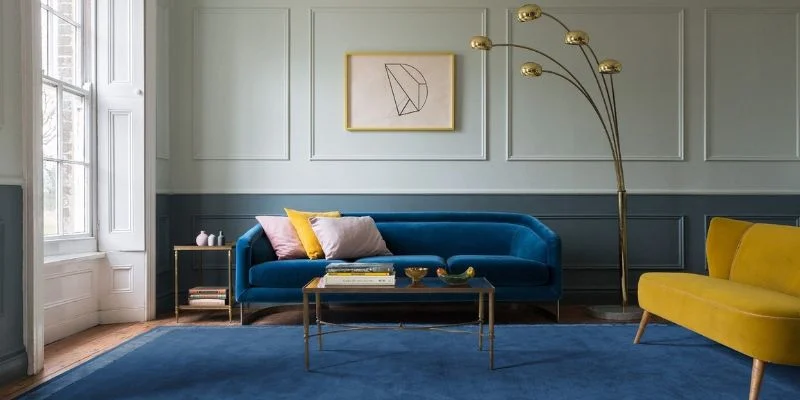 Living Room Styling with a dark Blue Area Rug