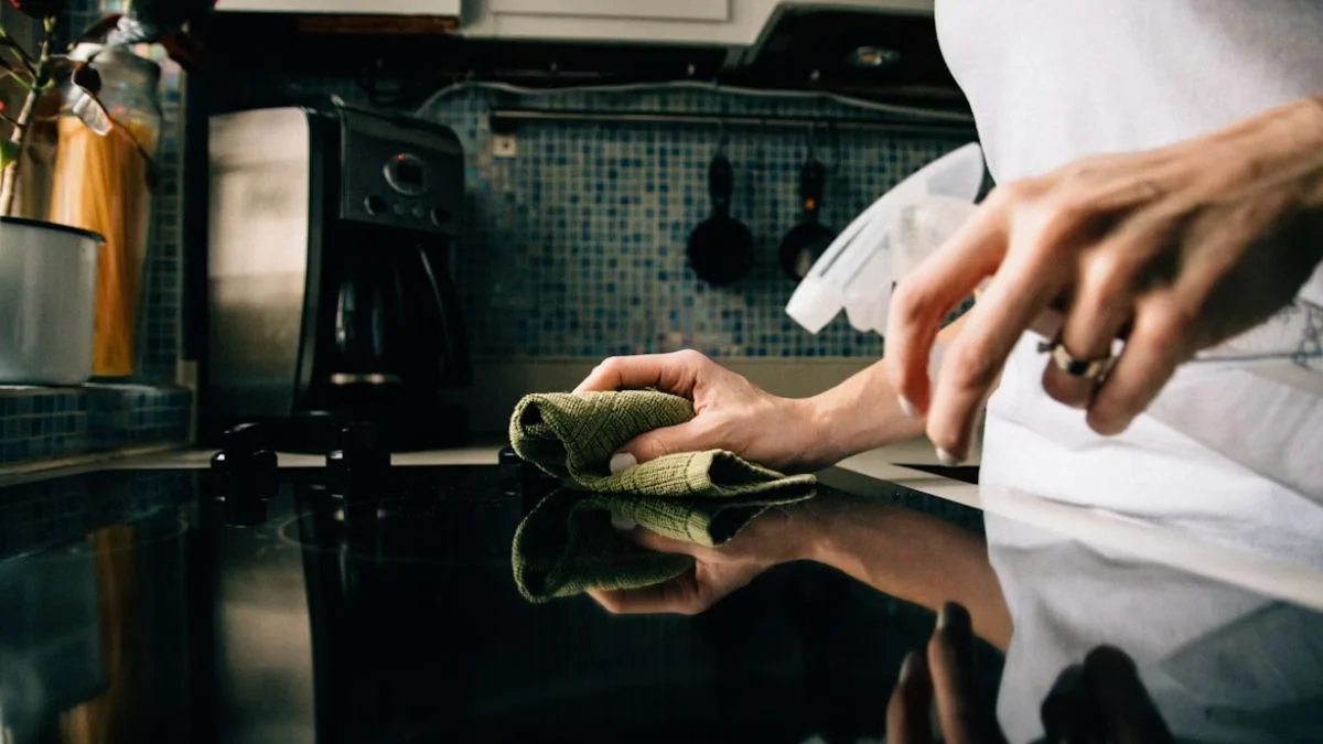 Deep Cleaning With Baking Soda + Vinegar