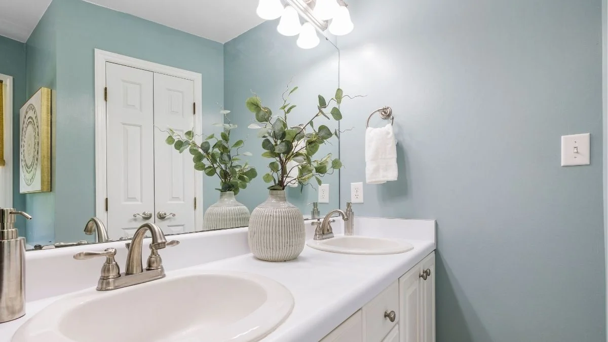 Modern bathroom with layered lighting and vanity lights