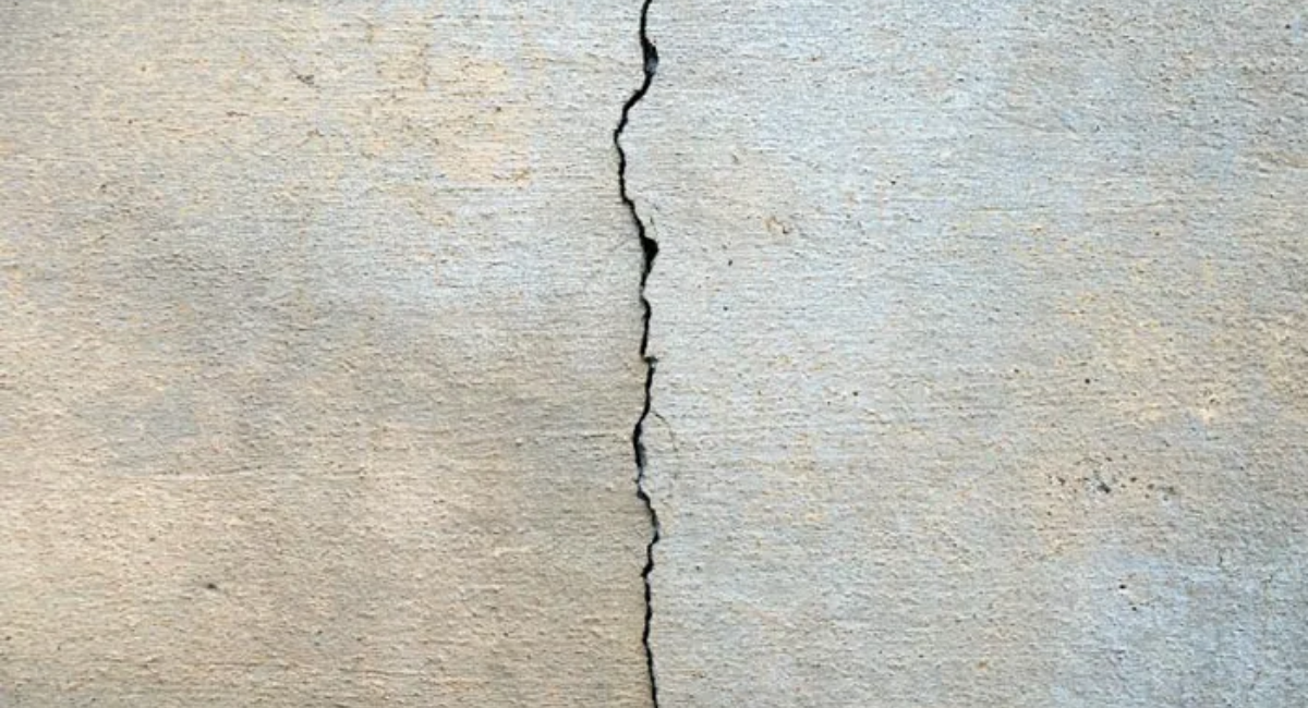 concrete wall crack repair