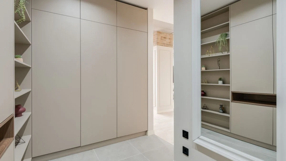 Entryway storage ideas with built-in cabinets and open shelving