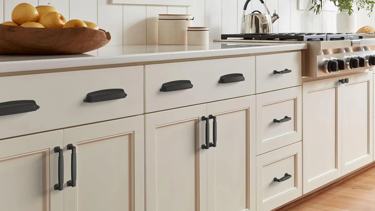 Handle Placement Tips for a Modern Look