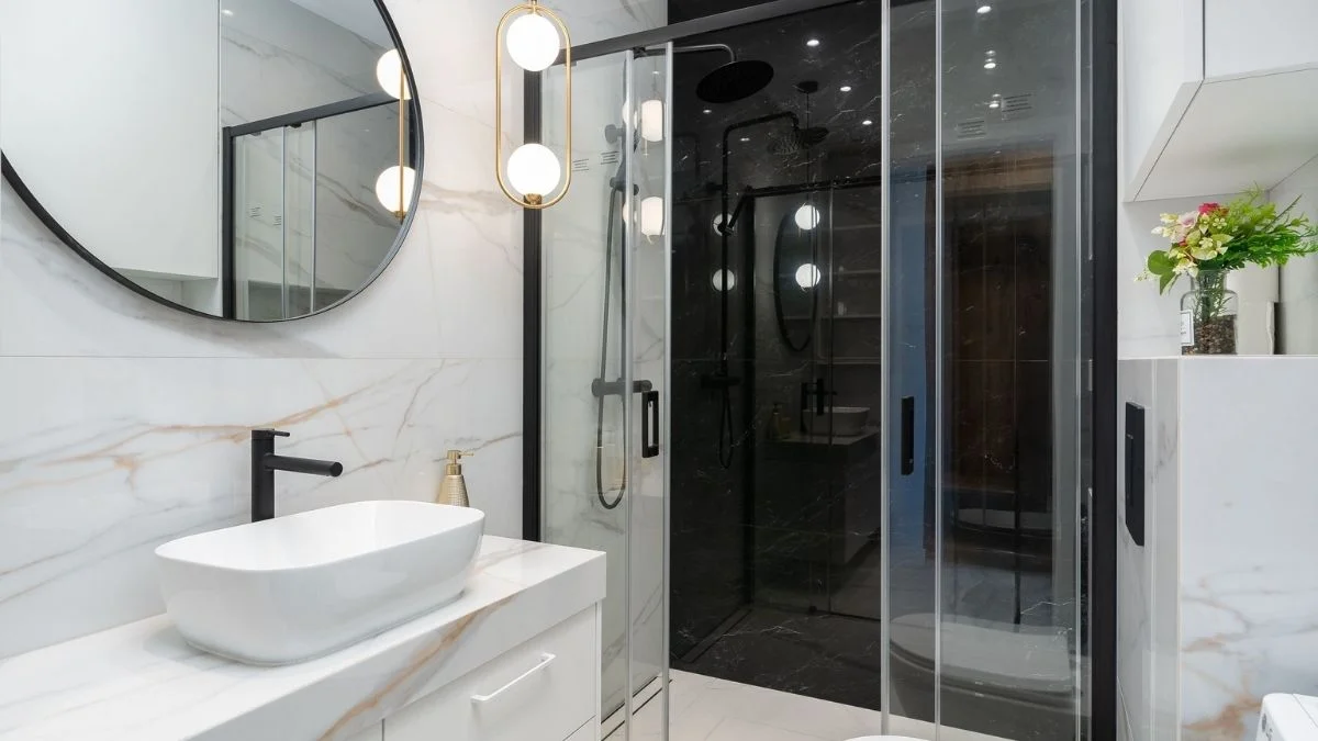 modern bathroom with gold pendant light and recessed ceiling lighting