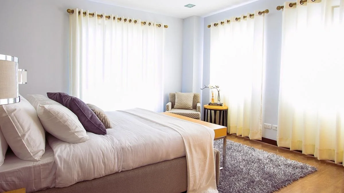 Minimalism with Transparent White Curtains