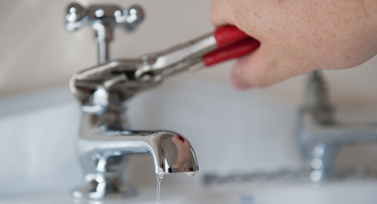 How to Fix a Leaky Bath Tub Faucet